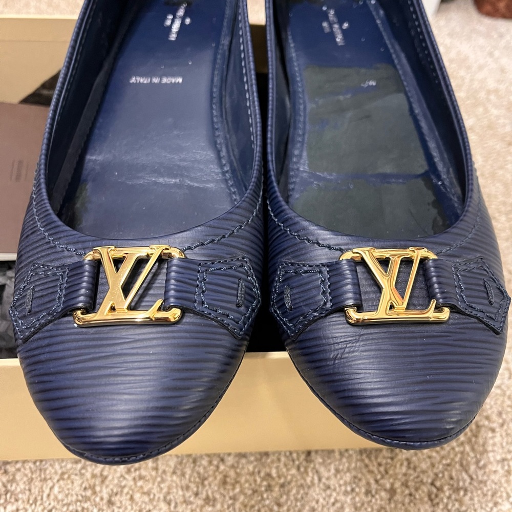Louis Vuitton navy blue flats size 40 with original box